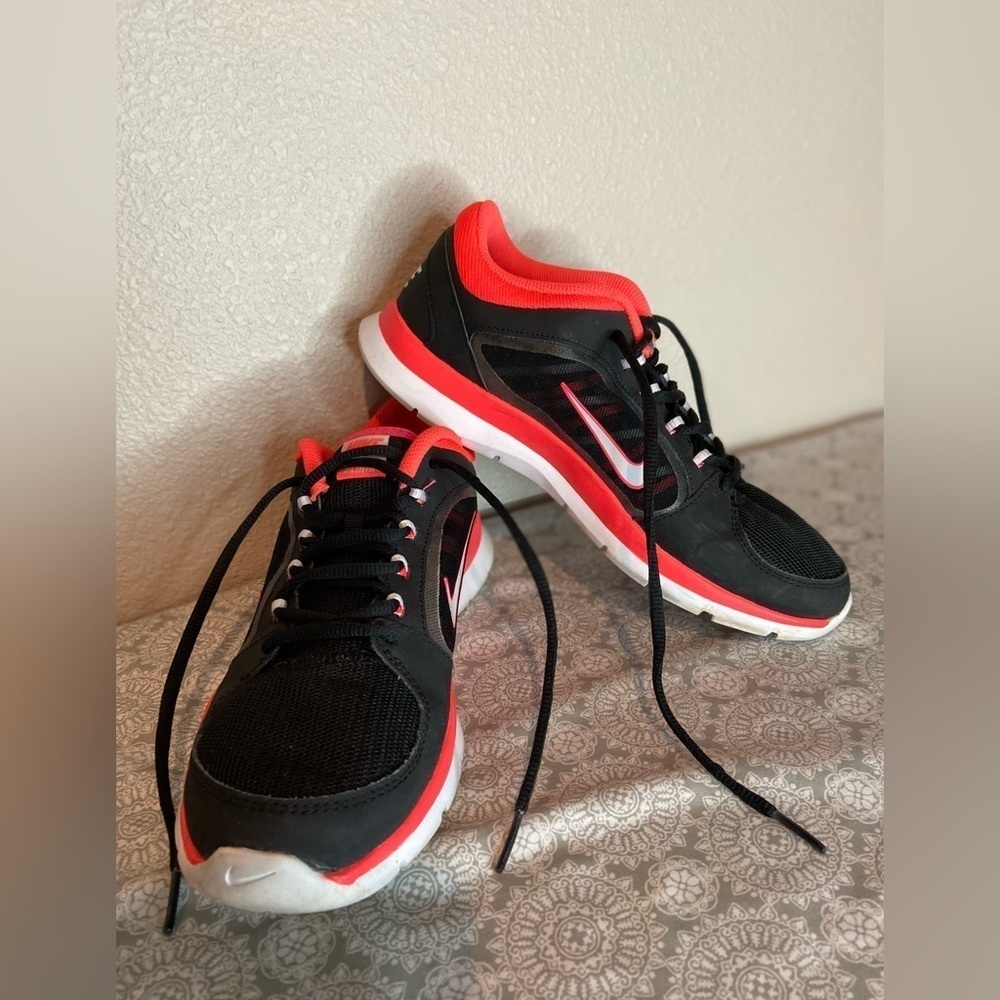 Nike~Flex Trainer 4~Black/Crimson~Running~Gym~Training Athletic Shoe~Size 9.5